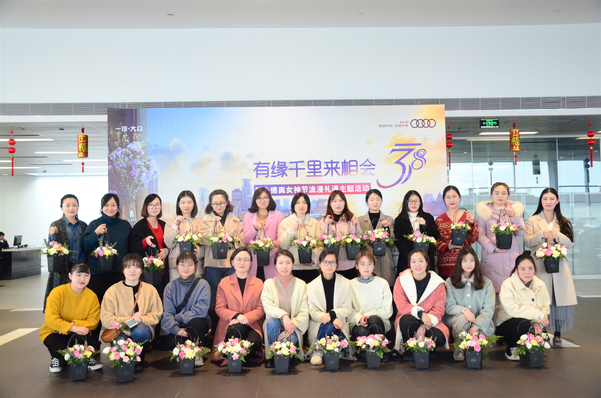 ���F(tu��n)���ӹ�˾��Ů��(ji��)��ϵ�л��(d��ng)