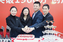 ���ݵW�e�з���(w��)����ͻ��1900�f�cף�xʽ