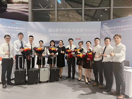 ���ݵW�e�k�W��Q4e-tron�N���qՓِ