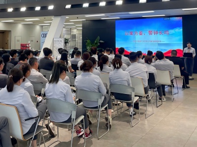 �԰����b������L(zh��ng)�Q�����|�(y��ng)�W�_(k��i)չ���(xi��ng)�����������(d��ng)